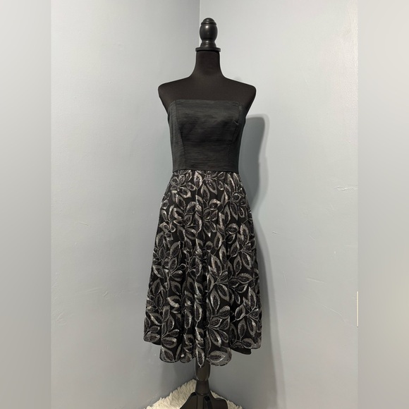 BADGLEY MISCHKA Metallic Floral Embroidered Dress Black and Silver‎ Women’s 2 - Picture 1 of 8